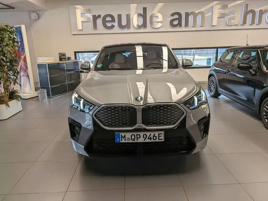 Gebraucht BMW iX2 M Sport 230 kW (313 PS) 2024 Grau SUV