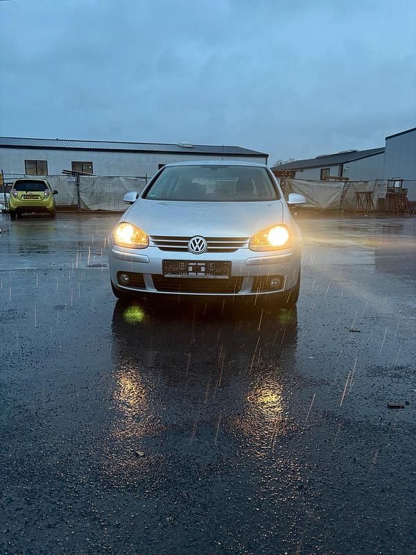 Silber Gebraucht 2008 VW Golf V Kleinwagen | 1.900 € - Bild 1/4