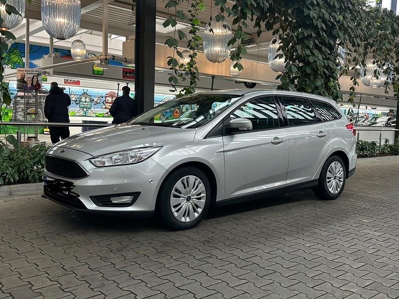 Gebraucht Ford Focus 105 PS (77 kW) 2016 Grau Kombi