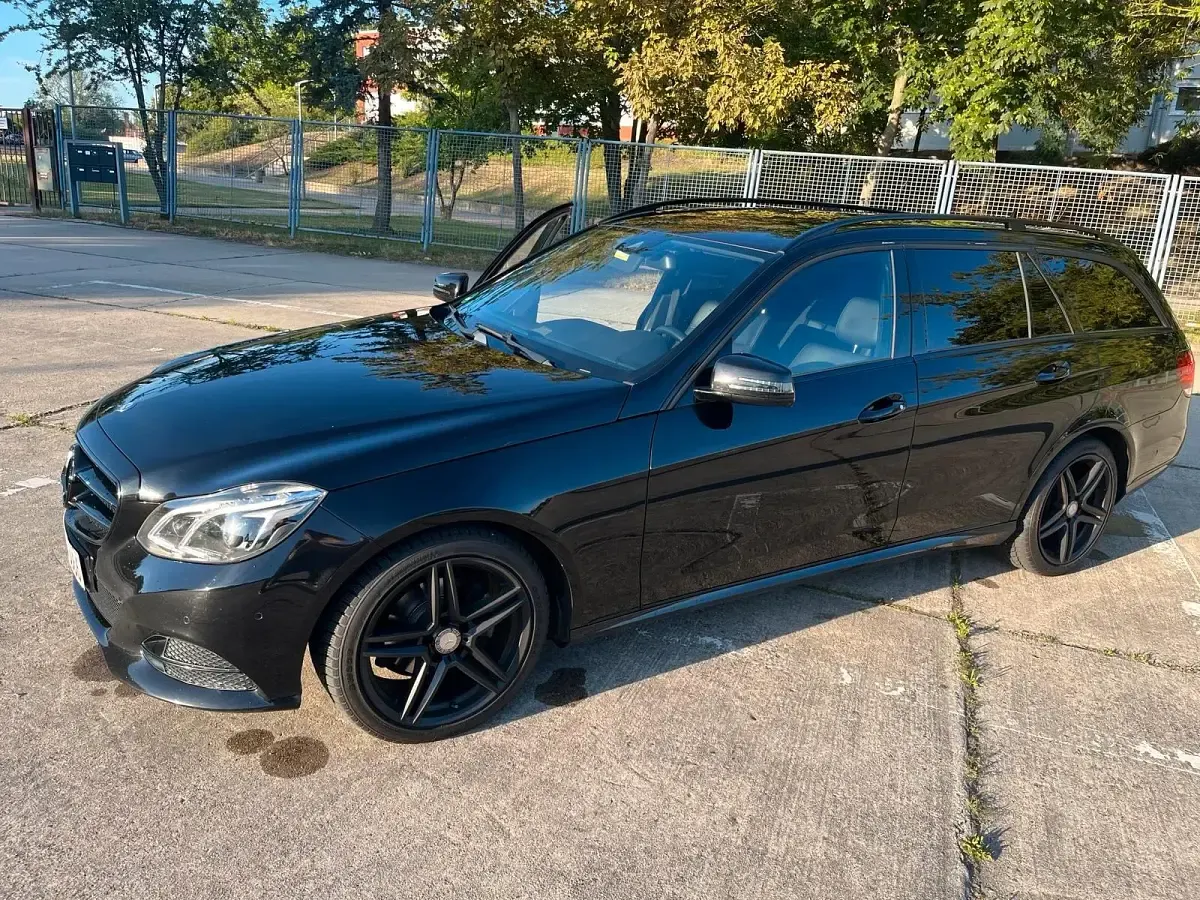 Gebraucht Mercedes E200 AMG line 136 PS (100 kW) 2015 Schwarz Kombi