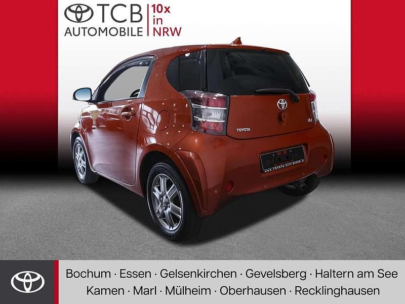 Gebraucht Toyota iQ 68 PS (50 kW) 2012 Infernoorange metallic Kleinwagen