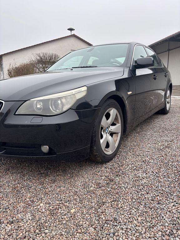 Gebraucht BMW 523 177 PS (130 kW) 2006 Schwarz Limousine