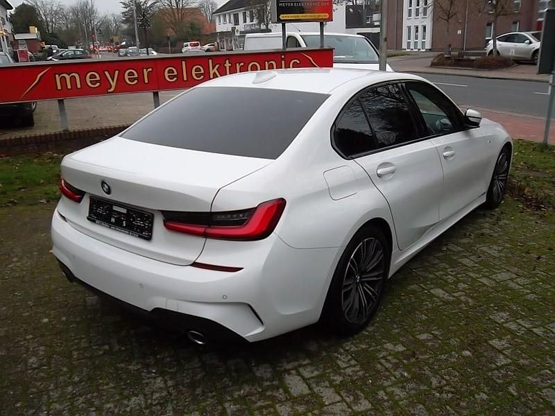 Gebraucht BMW 320 M Sport 190 PS (139 kW) 2019 Weiß Limousine