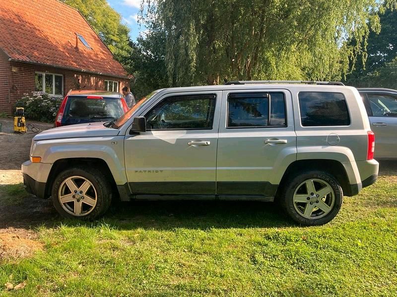 Silber Gebraucht 2011 Jeep Patriot SUV | 3.400 € - Bild 1/4