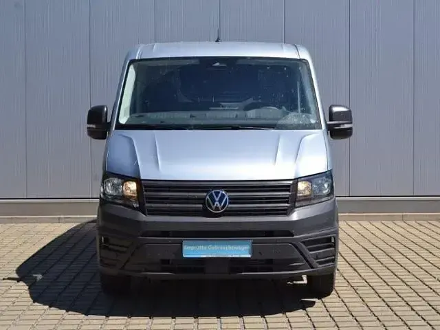 Gebraucht VW Crafter 140 PS (102 kW) 2024 Qyster silver metallic Van