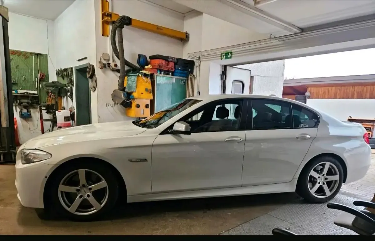 Używany BMW M550 381 KM (280 kW) 2012 Biały Sedan/Limuzyna