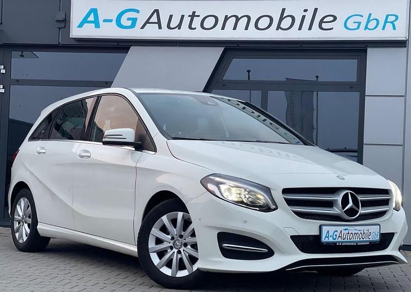Gebraucht Mercedes B180 Business 122 PS (89 kW) 2016 Weiß Van / Kleinbus