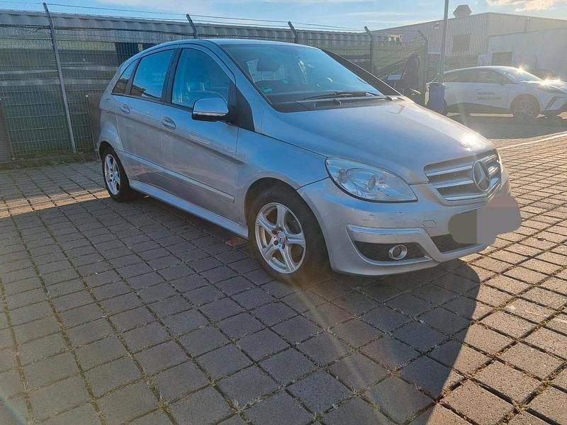 Silber Gebraucht 2009 Mercedes B180 Van / Kleinbus | 3.000 € (Fairer Preis) - Bild 1/4