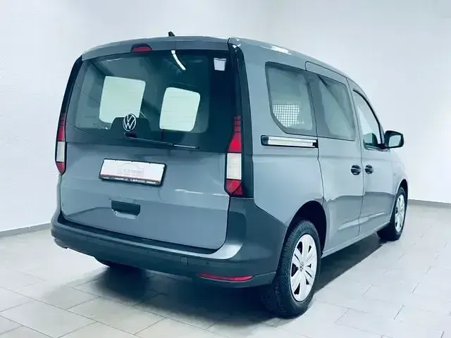 Używany VW Caddy 102 KM (75 kW) 2021 Szary Minivan