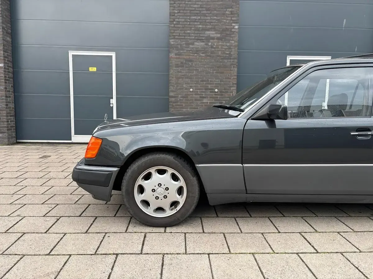 Gebraucht Mercedes E300 180 PS (132 kW) 1991 Limousine