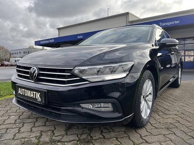 Deep black perleffekt (metallic) Gebraucht 2020 VW Passat Kombi | 23.990 € (Fairer Preis) - Bild 1/4