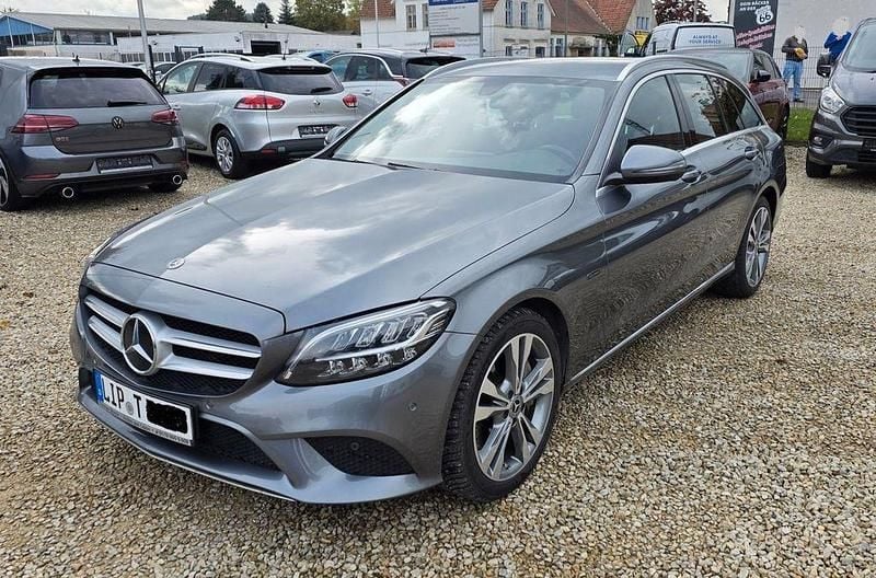 Grau Gebraucht 2020 Mercedes C300e Avantgarde Kombi | 19.990 € (Superpreis) - Bild 1/4