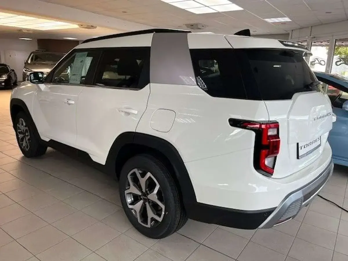 Nuova KGM Torres 163 CV (119 kW) 2025 Bianco SUV