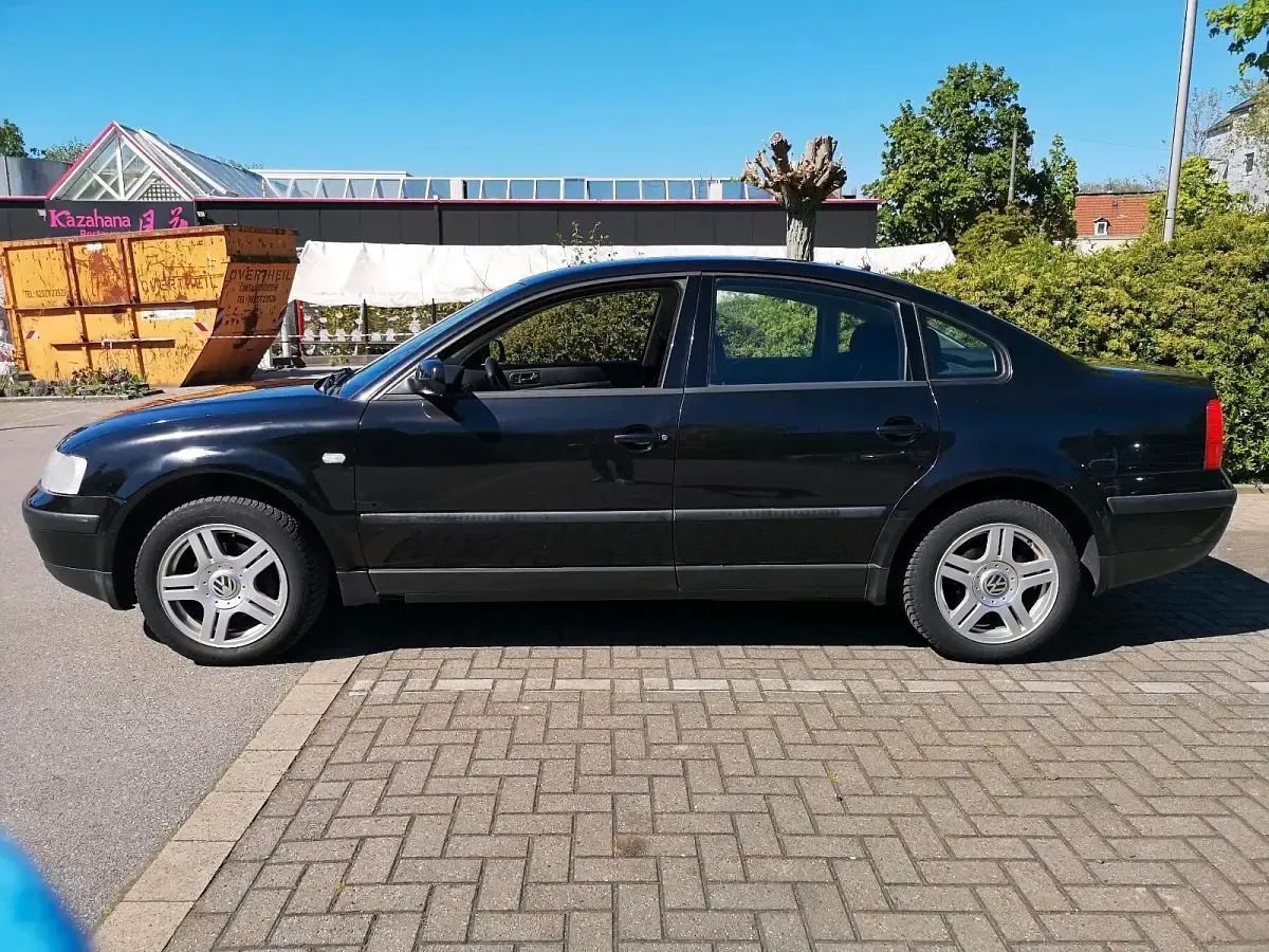 Gebraucht VW Passat 101 PS (74 kW) 1999 Schwarz Limousine