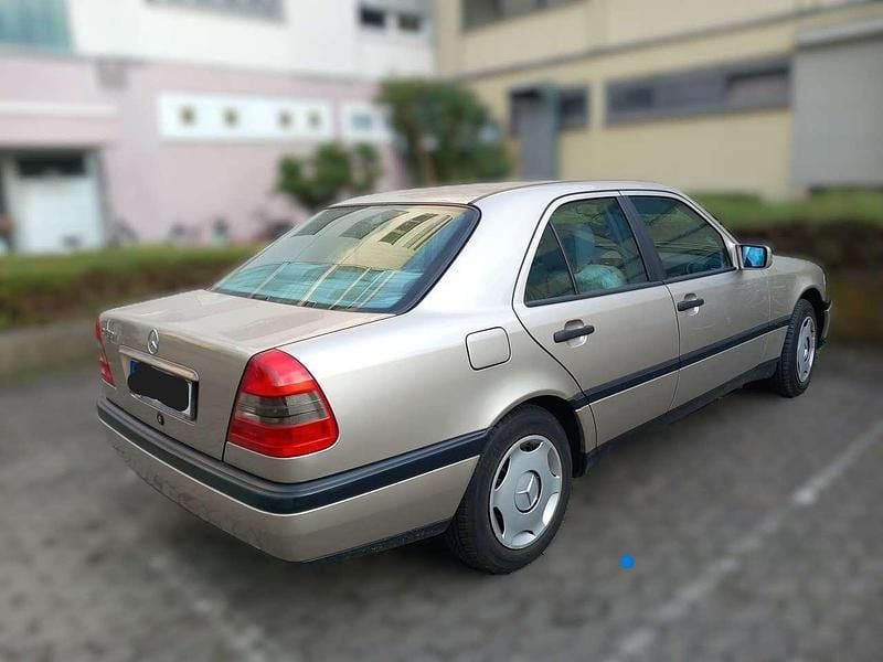 Gebraucht Mercedes C180 Elegance 122 PS (89 kW) 1997 Gold Limousine