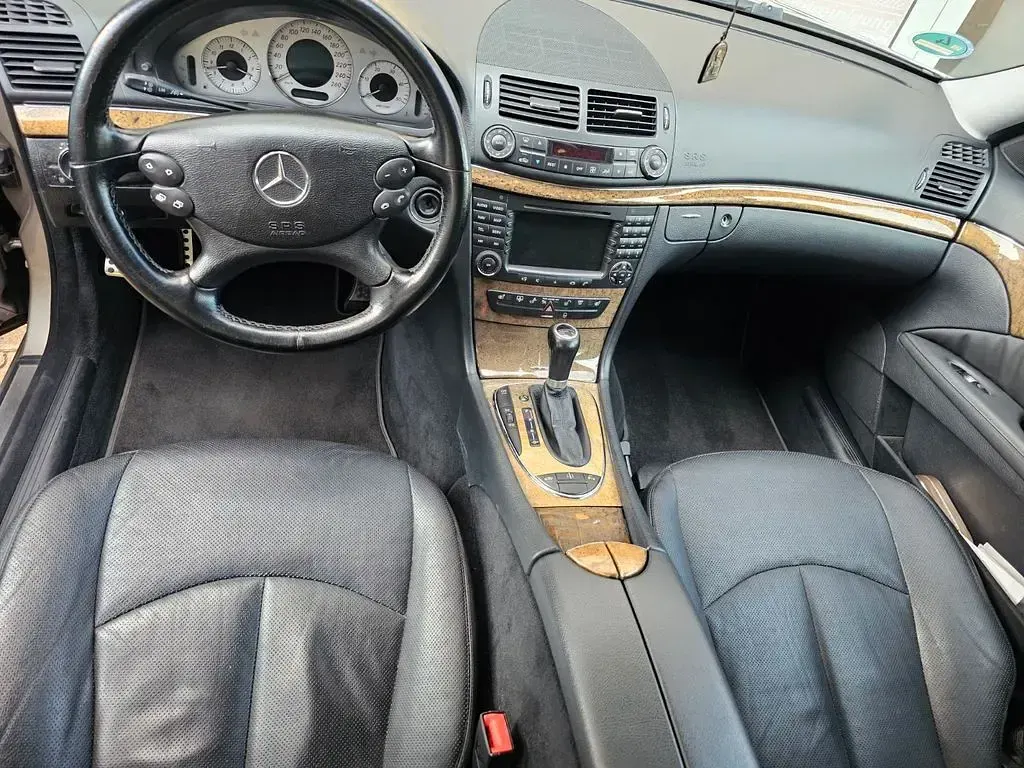 Gebraucht Mercedes E320 Avantgarde 225 PS (165 kW) 2006 Silber Limousine