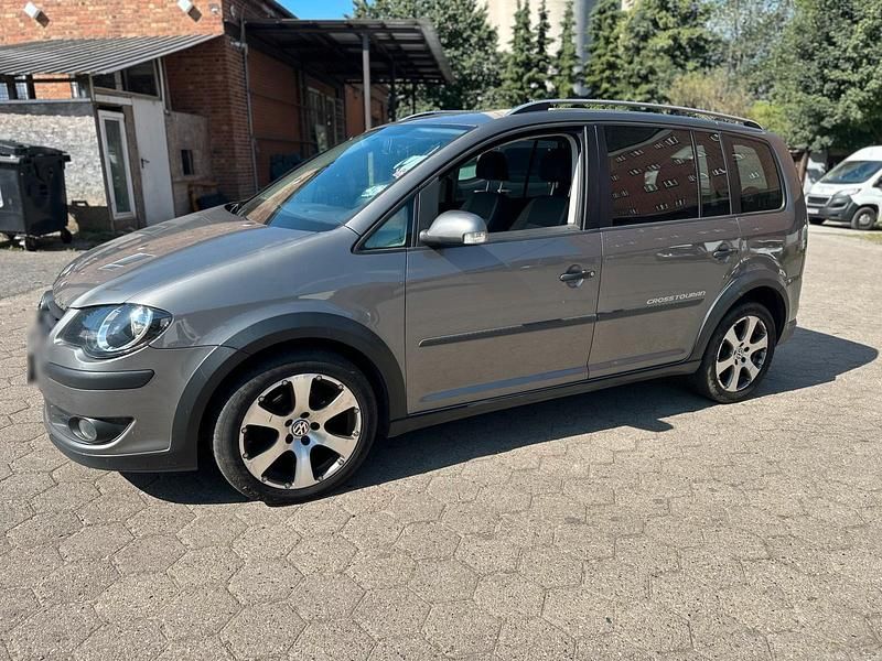 Gebraucht VW Touran Cross 140 PS (102 kW) 2009 Orange Van / Kleinbus