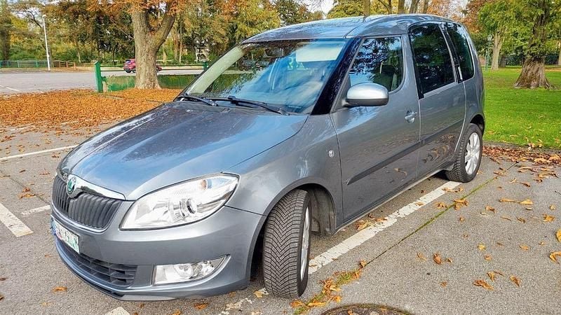 Grau Gebraucht 2011 Skoda Roomster Plus Edition Van / Kleinbus | 5.800 € (Fairer Preis) - Bild 1/4