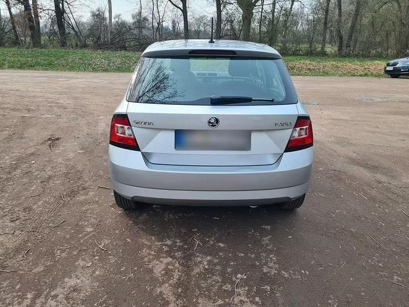 Gebraucht Skoda Fabia Active 60 PS (44 kW) 2016 Silber Kleinwagen