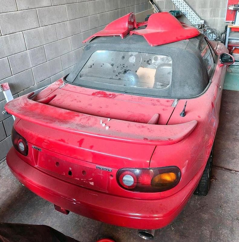 Second-hand Mazda MX5 116 CP (85 kW) 1993 Roșu Cabrio