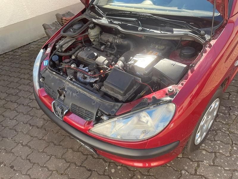 Gebraucht Peugeot 206 75 PS (55 kW) 2002 Rot Kleinwagen