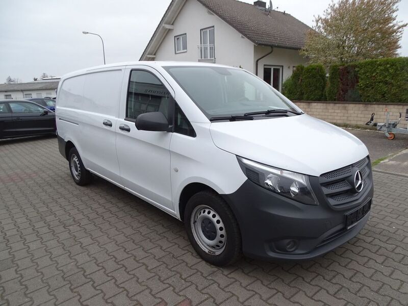 Weiß Gebraucht 2020 Mercedes Vito Van / Kleinbus | 16.990 € - Bild 1/4