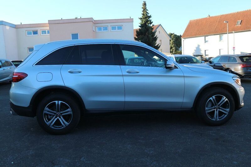 Gebraucht Mercedes GLC300 245 PS (180 kW) 2018 Silber SUV