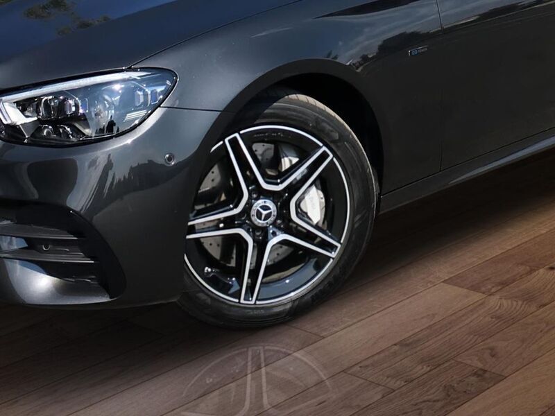 Gebraucht Mercedes E300 AMG 194 PS (142 kW) 2021 Grau metallic Kombi