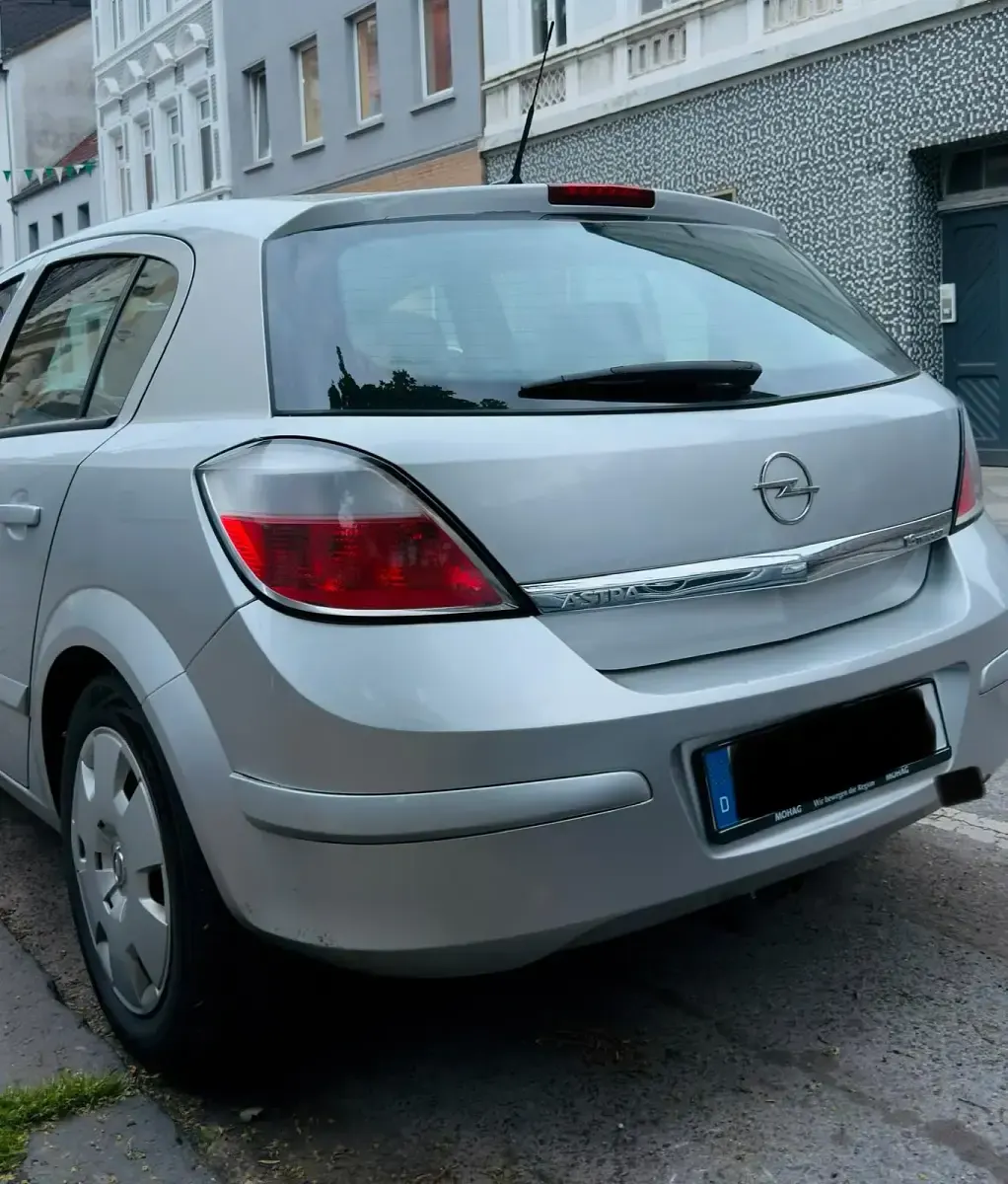 Gebraucht Opel Astra 77 PS (56 kW) 2006 Silber Limousine
