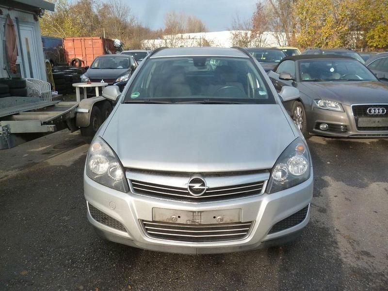 Gebraucht Opel Astra Edition 90 PS (66 kW) 2010 Silber Limousine