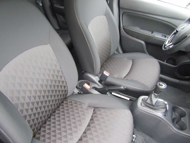 Neu Mitsubishi Space Star Select+ 71 PS (52 kW) 2025 Gelb Limousine