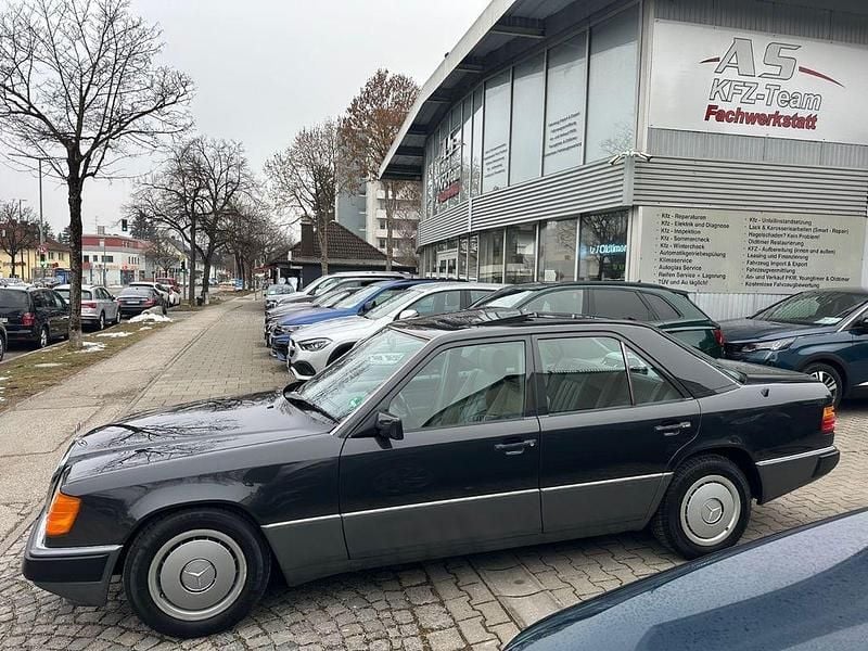 Gebraucht Mercedes 230 132 PS (97 kW) 1990 Schwarz Limousine