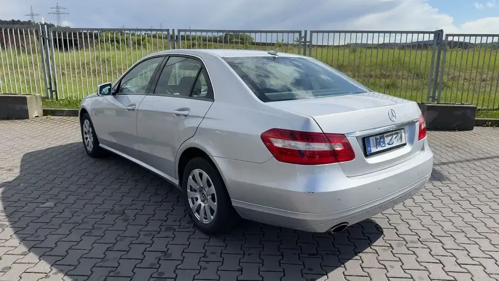 Second-hand Mercedes E250 204 CP (150 kW) 2009 Argintiu Berlinǎ