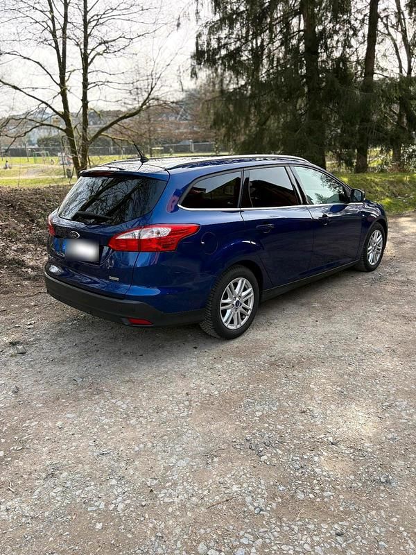 Gebraucht Ford Focus 125 PS (91 kW) 2014 Blau Kombi