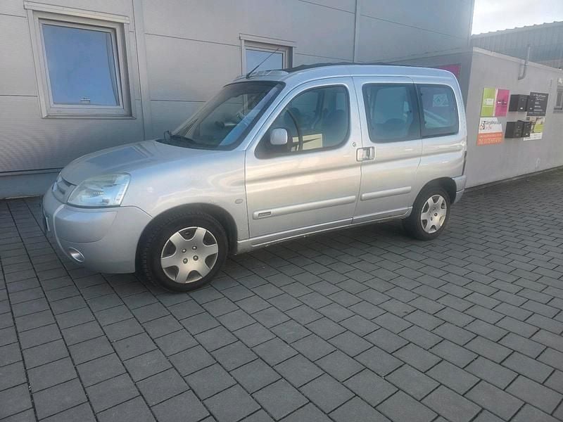 Gebraucht Citroën Berlingo 106 PS (77 kW) 2005 Silber Van / Kleinbus