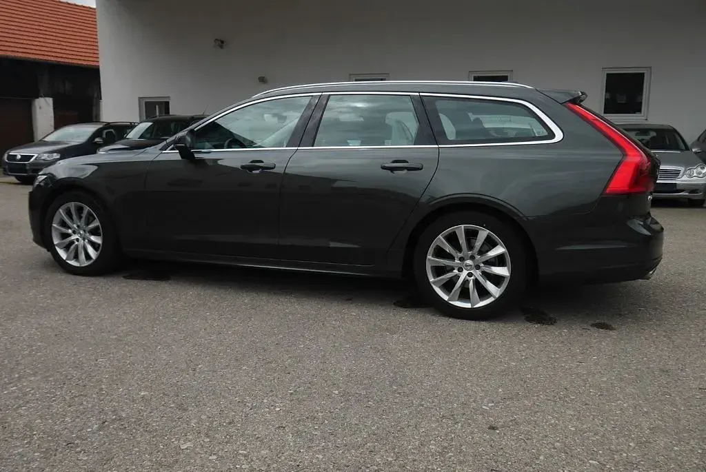 Second-hand Volvo V90 Momentum 190 CP (139 kW) 2018 Gri Break