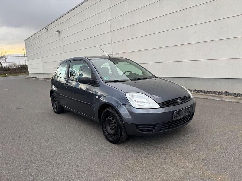 Gebraucht Ford Fiesta Ambiente 60 PS (44 kW) 2004 Grau Kleinwagen