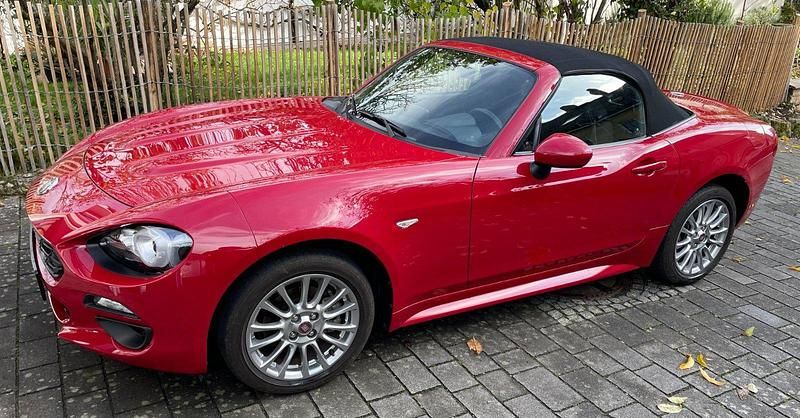 Rot Gebraucht 2018 Fiat 124 Cabrio | 17.200 € - Bild 1/4