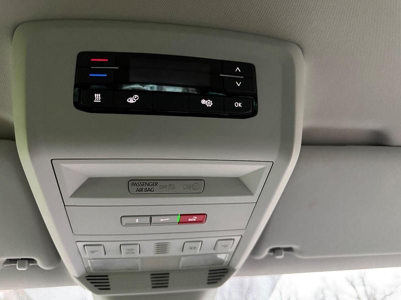 Second-hand VW Multivan 163 CP (119 kW) 2022 Gri Monovolum