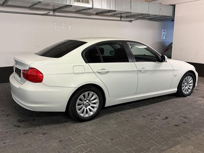 Gebraucht BMW 318 143 PS (105 kW) 2009 Weiß Limousine