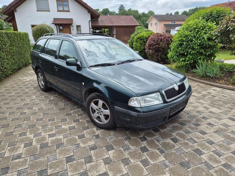 Grün Gebraucht 2000 Skoda Octavia Ambiente Kombi | 500 € - Bild 1/4