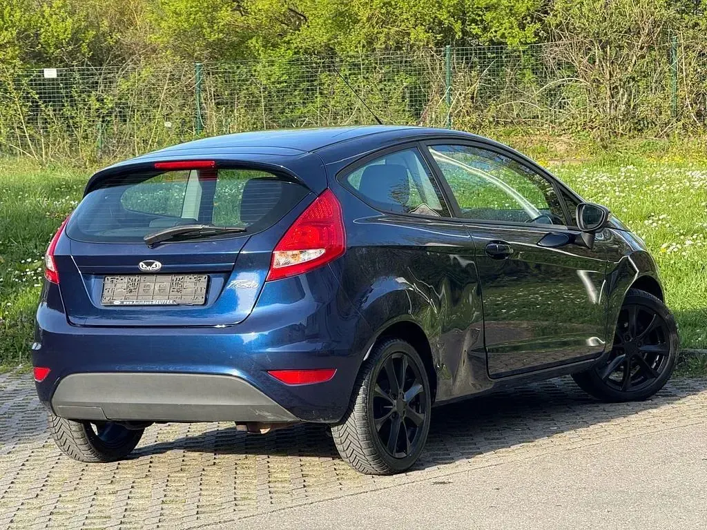Usata Ford Fiesta 60 CV (44 kW) 2012 Blu Berlina