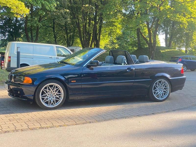 Gebraucht BMW 320 Cabriolet 170 PS (125 kW) 2002 Blau Cabrio