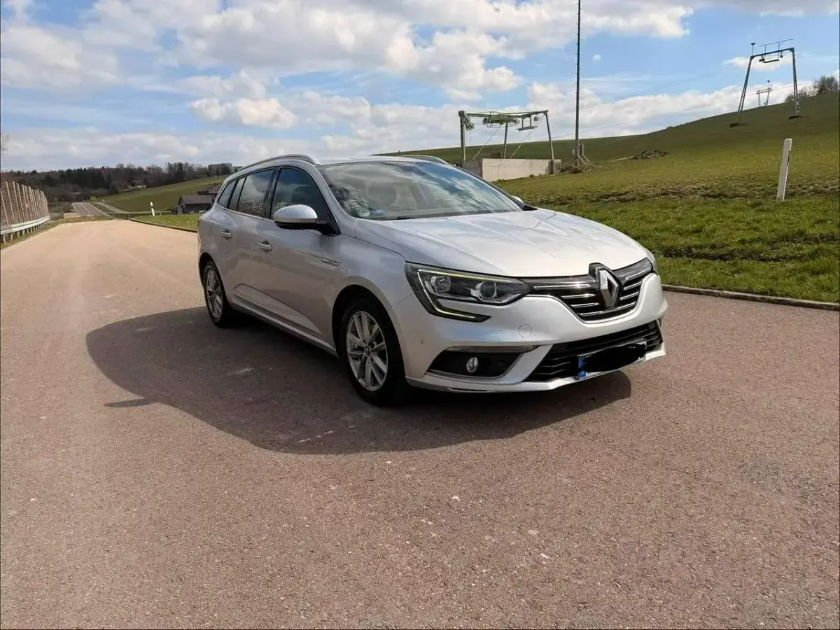 Gebraucht Renault Mégane GrandTour Experience 132 PS (97 kW) 2017 Silber Kombi