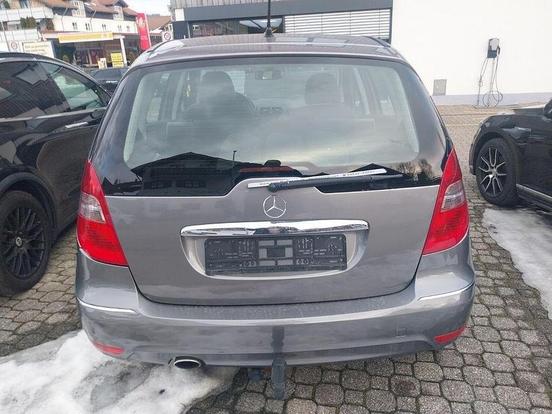 Gebraucht Mercedes A180 Elegance 116 PS (85 kW) 2010 Grau Limousine