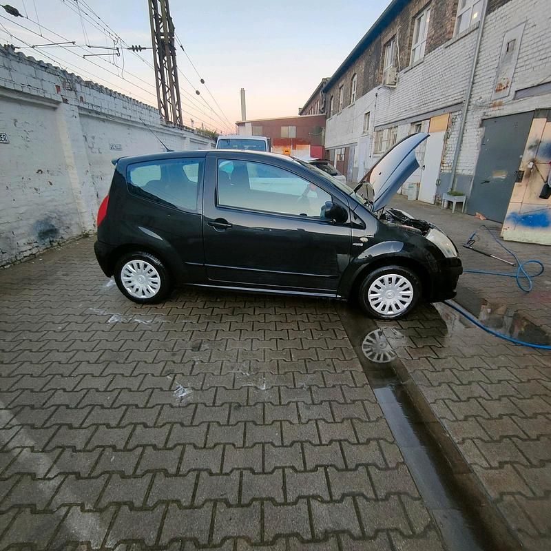 Gebraucht Citroën C2 70 PS (51 kW) 2009 Schwarz Kleinwagen