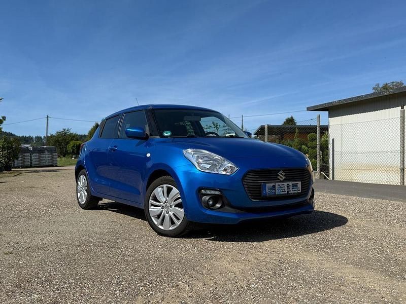 Blau Gebraucht 2017 Suzuki Swift Comfort Limousine | 10.500 € (Fairer Preis) - Bild 1/4
