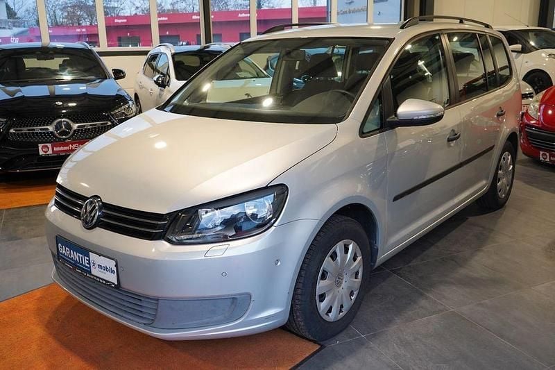 Gold Gebraucht 2010 VW Touran Trendline Van / Kleinbus | 7.990 € (Etwas zu teuer) - Bild 1/4