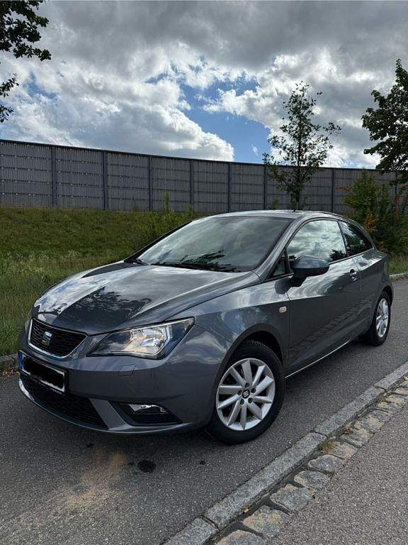Grau Gebraucht 2015 Seat Ibiza SC Style Kleinwagen | 5.750 € (Fairer Preis) - Bild 1/4