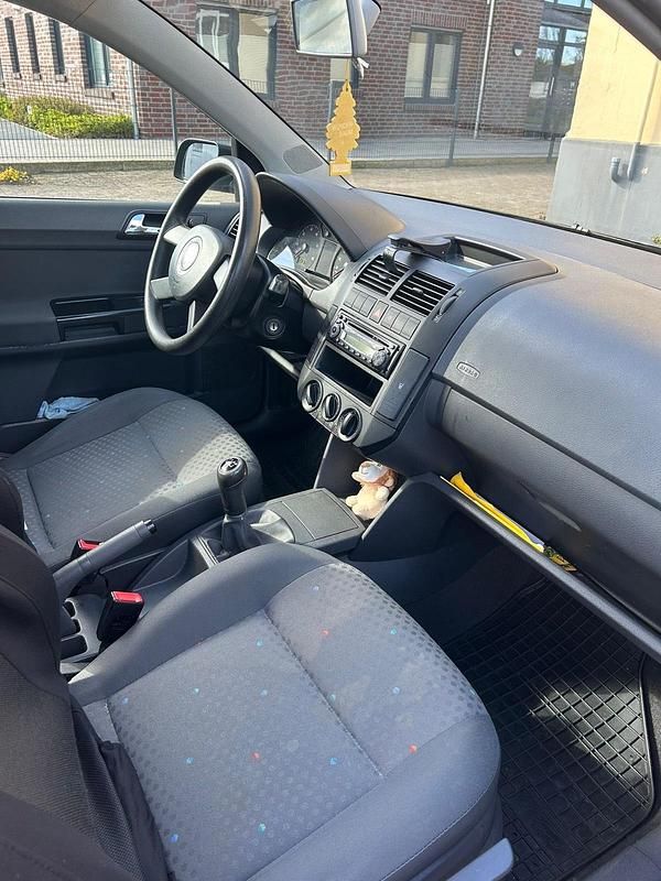 Gebraucht VW Polo 80 PS (58 kW) 2003 Schwarz Kleinwagen